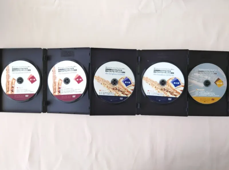 初心者向けアルトサックス講座のDVDの写真